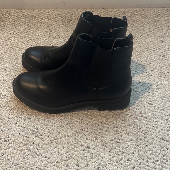 Fergie black heeled chelsea boot - Picture 3 of 5